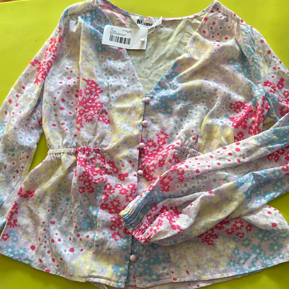 Blume studios maternity wrap front satin blouse in floral print BNWT size 4